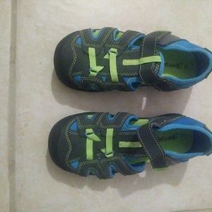 Boys Faded Glory size 13 water shoes/sandals